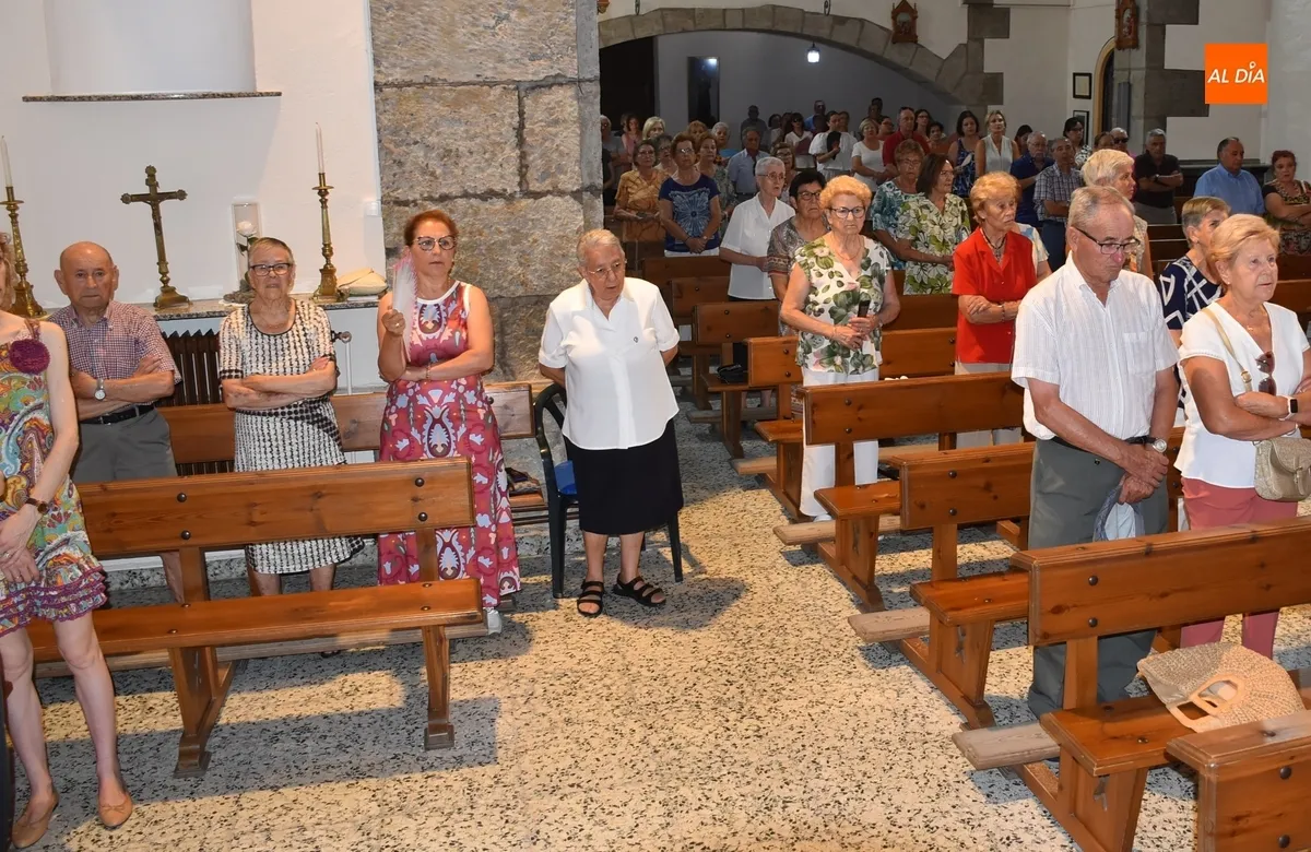 Foto 2 - San Andr&eacute;s dedica su misa dominical a la Asociaci&oacute;n de Vecinos del barrio