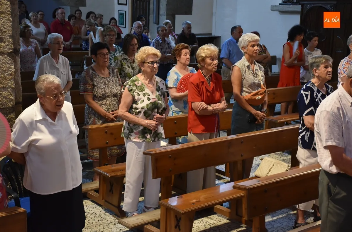 Foto 6 - San Andr&eacute;s dedica su misa dominical a la Asociaci&oacute;n de Vecinos del barrio