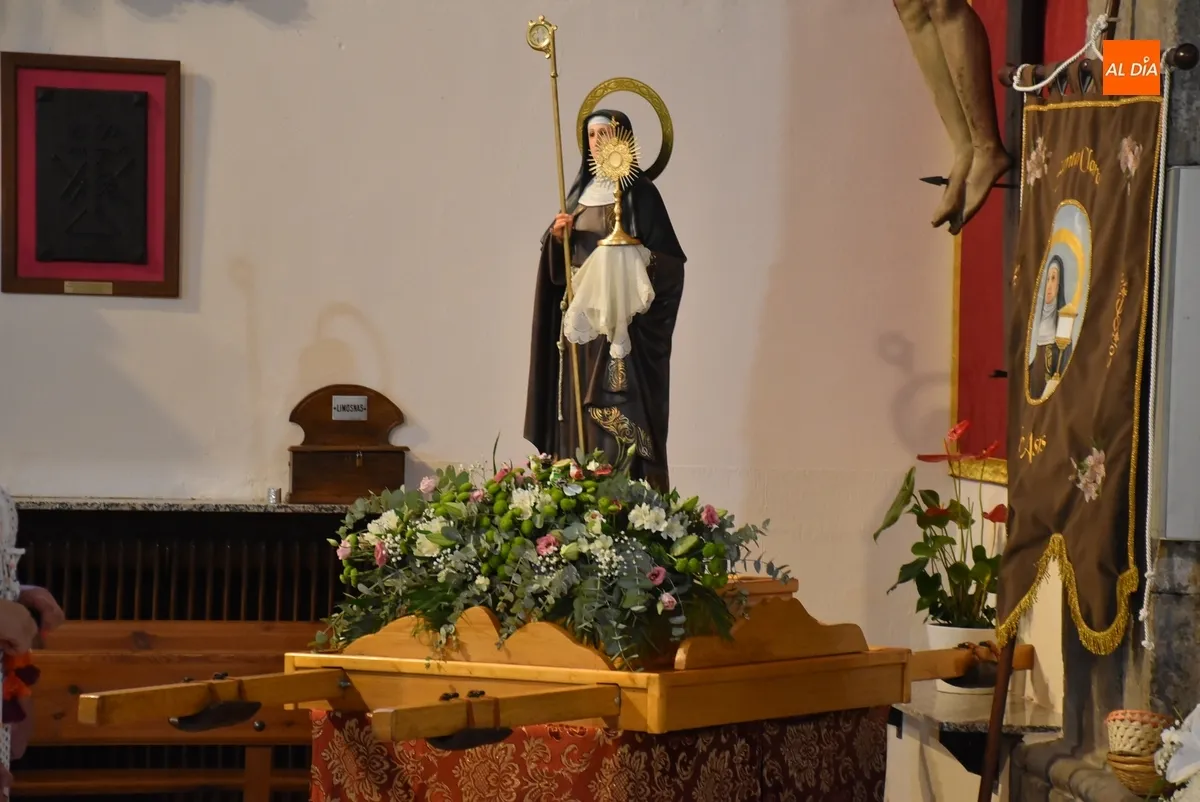 Foto 7 - San Andr&eacute;s dedica su misa dominical a la Asociaci&oacute;n de Vecinos del barrio