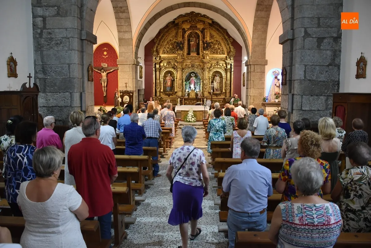 Foto 11 - San Andr&eacute;s dedica su misa dominical a la Asociaci&oacute;n de Vecinos del barrio