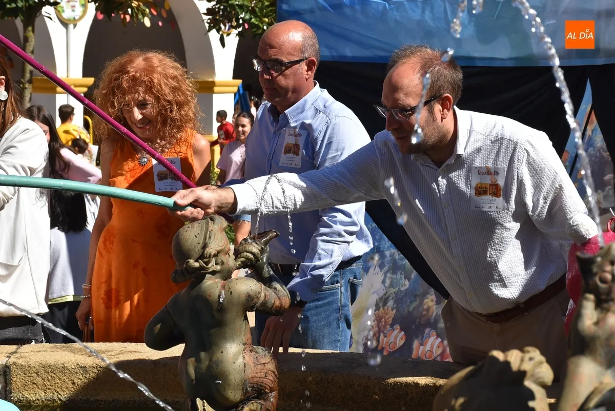 Foto 5 - La Corporaci&oacute;n se anima a pescar en su completa visita al &ldquo;alma m&aacute;ter&rdquo; de la Feria de Teatro