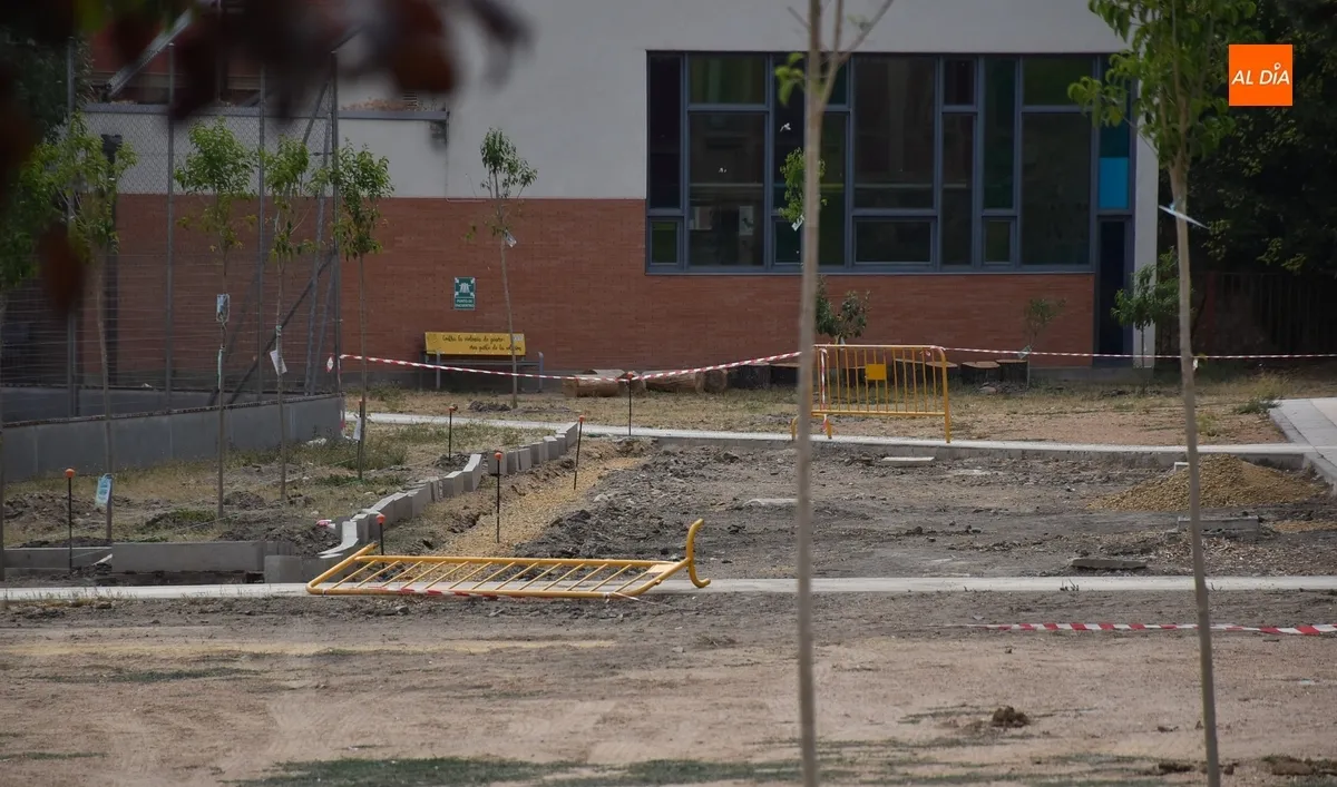 Foto 3 - En marcha la transformaci&oacute;n de dos nuevas zonas del patio del Colegio San Francisco