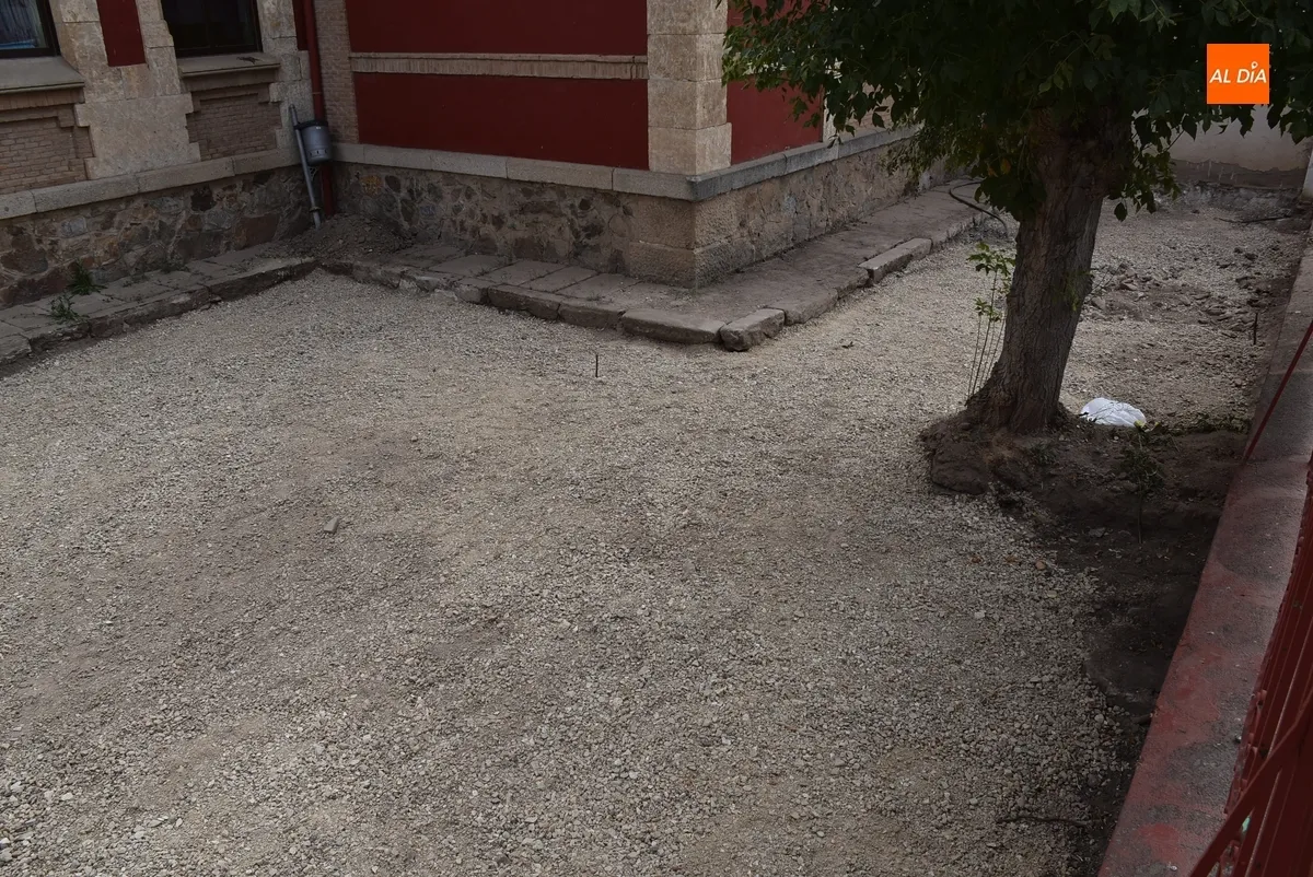 Foto 7 - En marcha la transformaci&oacute;n de dos nuevas zonas del patio del Colegio San Francisco