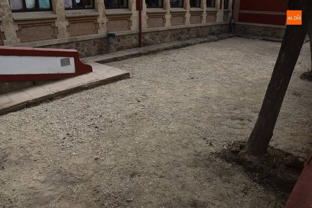 Foto 8 - En marcha la transformaci&oacute;n de dos nuevas zonas del patio del Colegio San Francisco