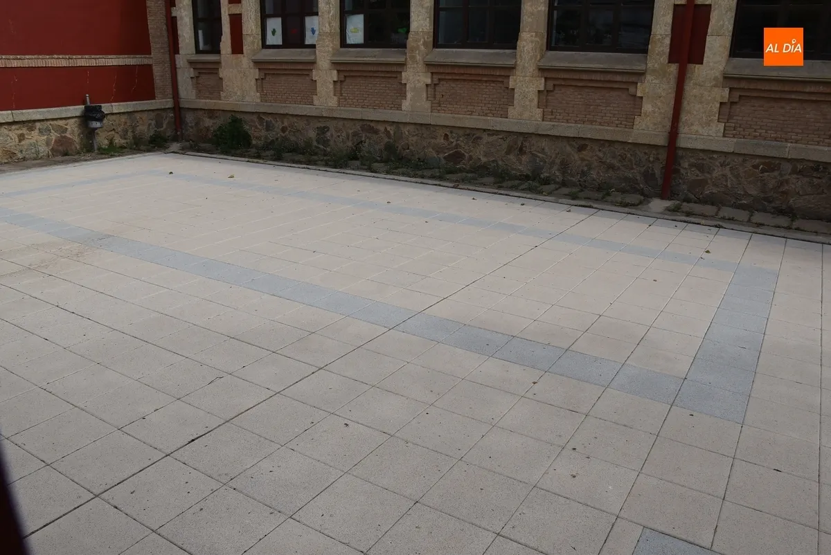 Foto 10 - En marcha la transformaci&oacute;n de dos nuevas zonas del patio del Colegio San Francisco