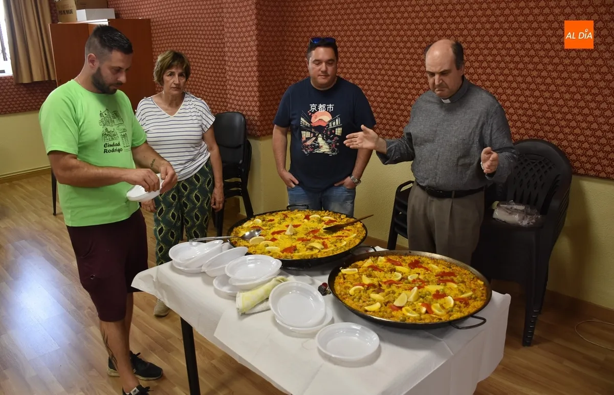 Foto 2 - Los vecinos de San Andr&eacute;s degustan dos sabrosas paellas