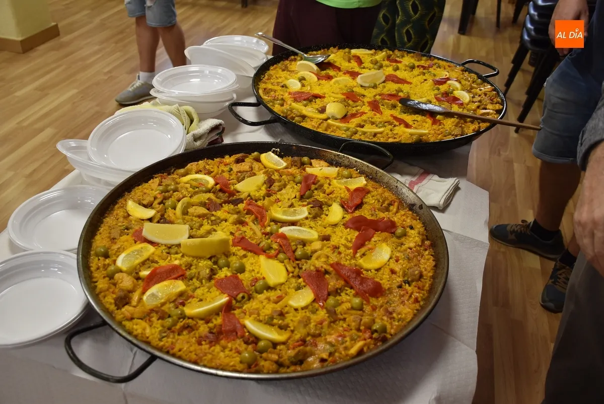 Foto 4 - Los vecinos de San Andr&eacute;s degustan dos sabrosas paellas