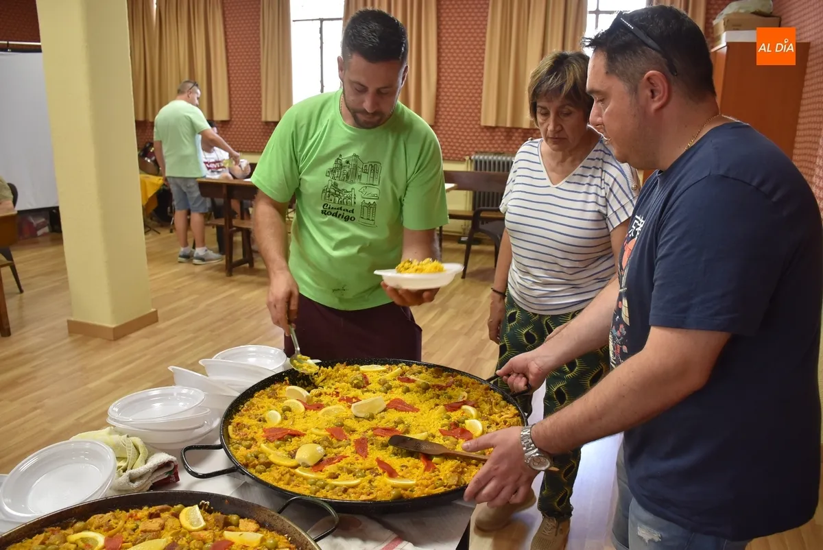 Foto 5 - Los vecinos de San Andr&eacute;s degustan dos sabrosas paellas