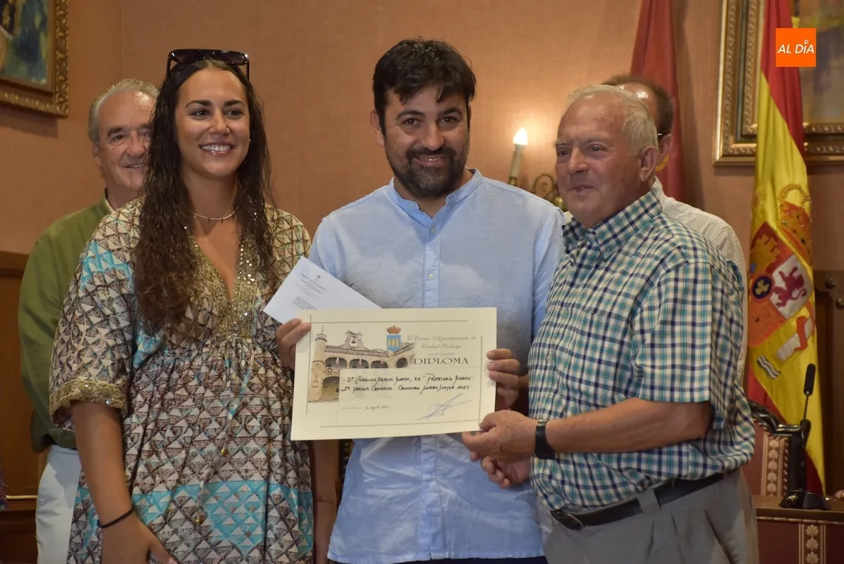 Foto 4 - Entregados los premios y menciones del Concurso del Martes Mayor