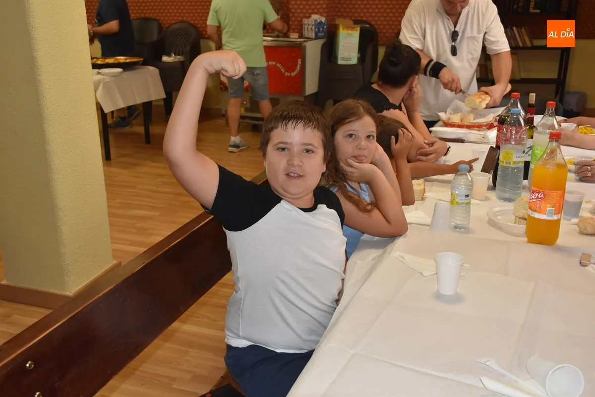 Foto 8 - Los vecinos de San Andr&eacute;s degustan dos sabrosas paellas