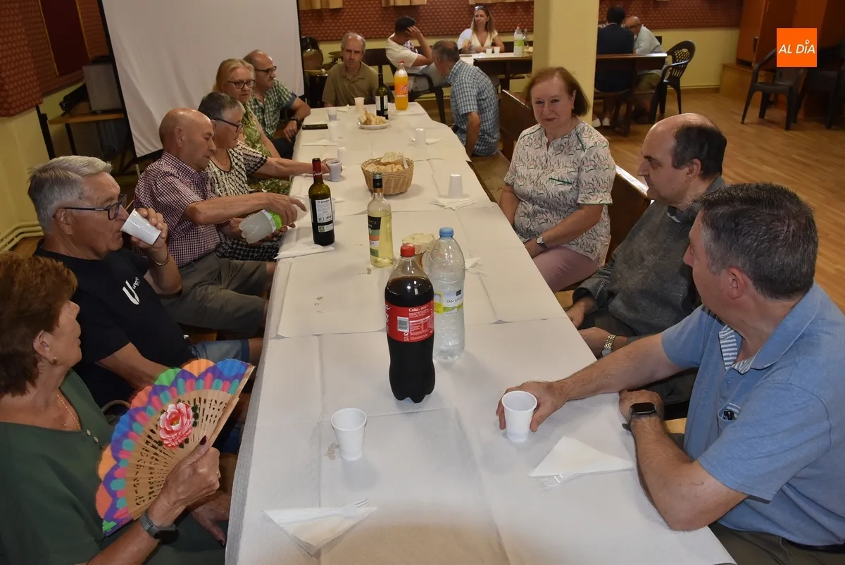 Foto 9 - Los vecinos de San Andr&eacute;s degustan dos sabrosas paellas
