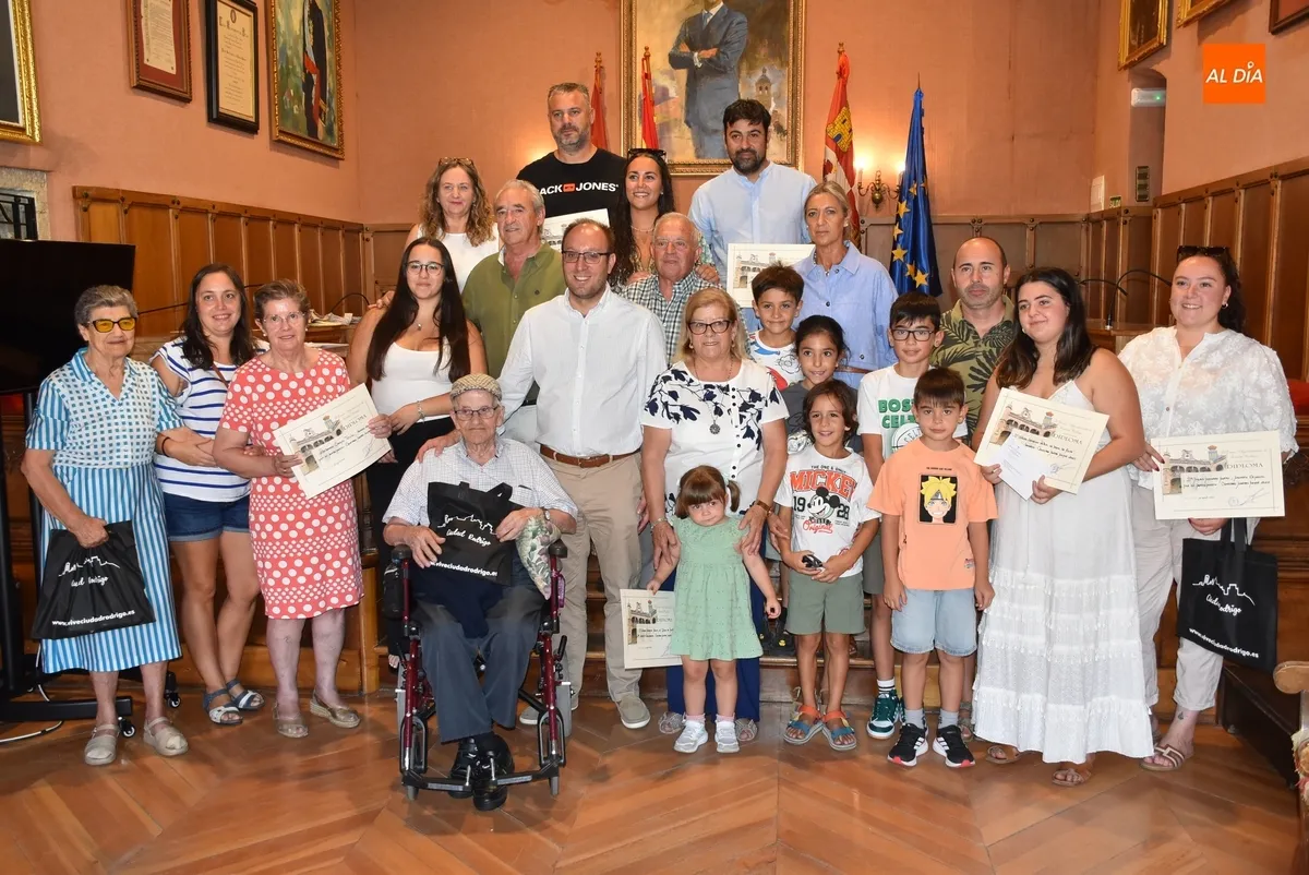 Foto 11 - Entregados los premios y menciones del Concurso del Martes Mayor