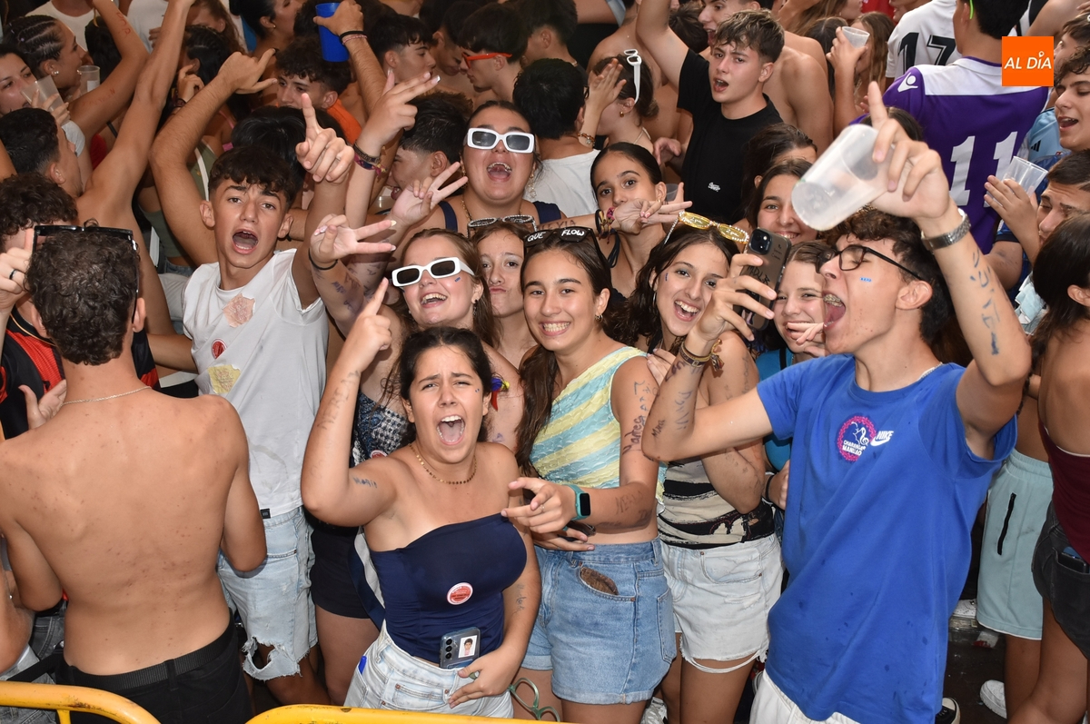 Un par de fuertes chaparrones no frenan la musical tarde del Martes Mayor