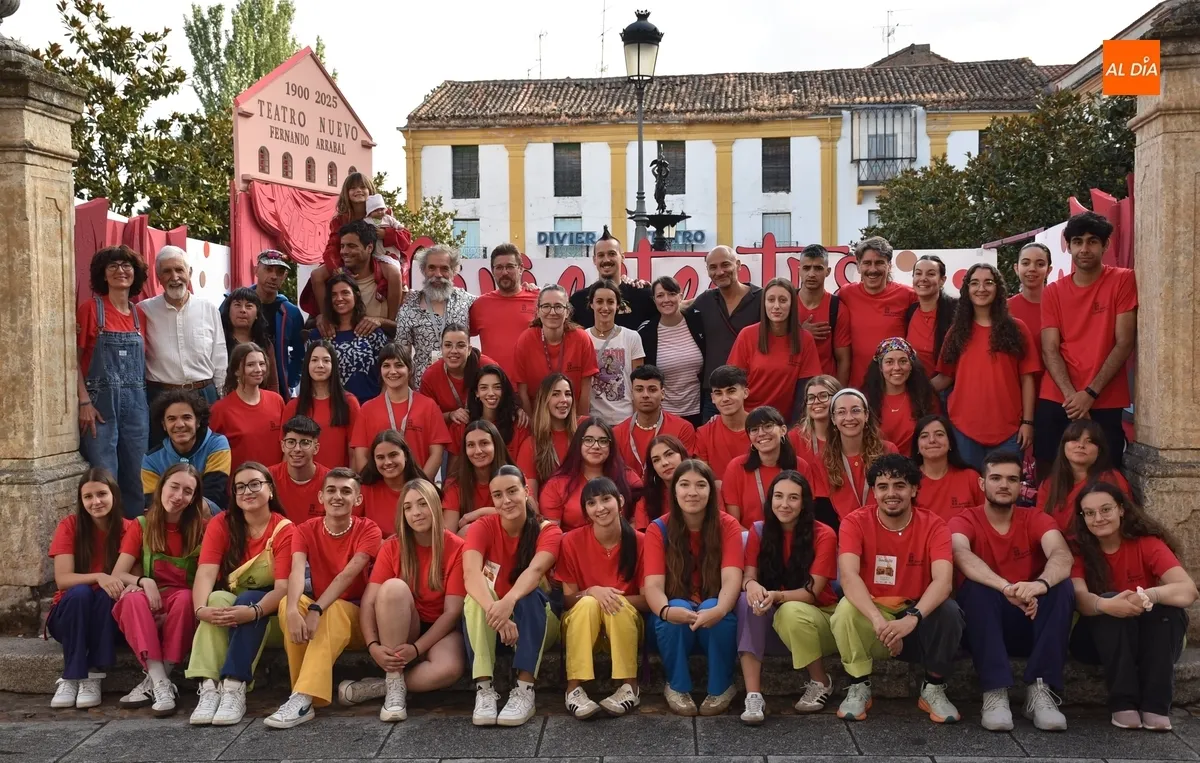 Foto 7 - Gran satisfacci&oacute;n entre los 61 integrantes (m&aacute;s las compa&ntilde;&iacute;as) de la familia del Divierteatro 2025