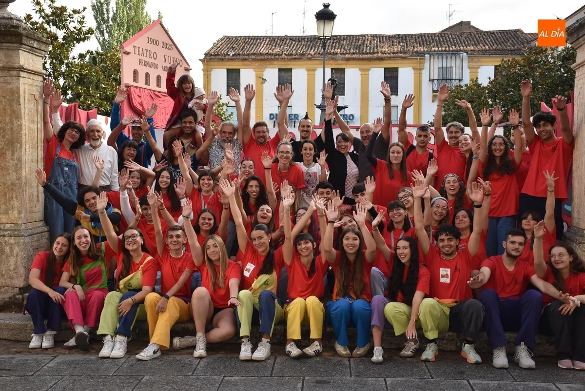 Foto 8 - Gran satisfacci&oacute;n entre los 61 integrantes (m&aacute;s las compa&ntilde;&iacute;as) de la familia del Divierteatro 2025