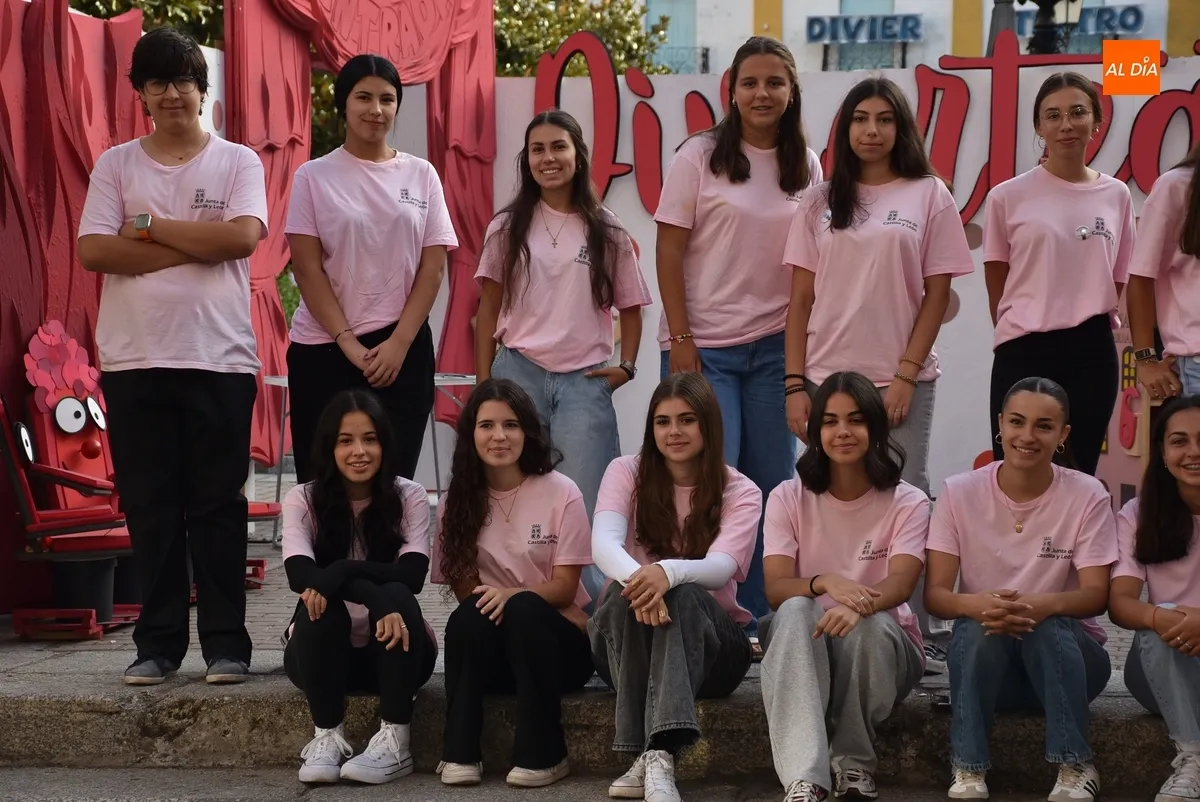 Foto 10 - Gran satisfacci&oacute;n entre los 61 integrantes (m&aacute;s las compa&ntilde;&iacute;as) de la familia del Divierteatro 2025