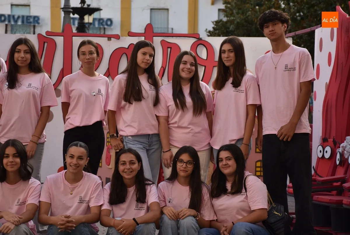 Foto 11 - Gran satisfacci&oacute;n entre los 61 integrantes (m&aacute;s las compa&ntilde;&iacute;as) de la familia del Divierteatro 2025