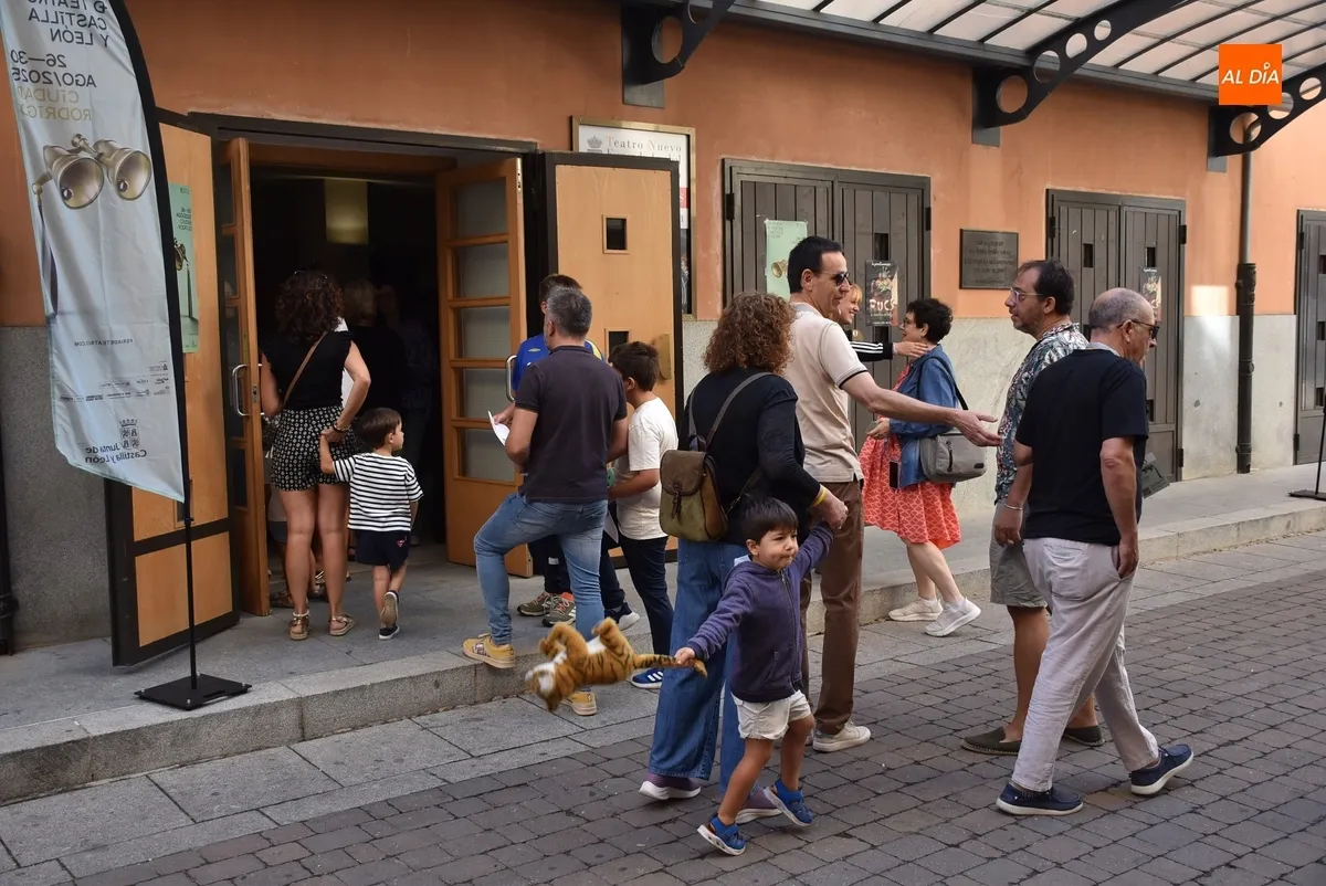 Foto 2 - Dos divertidos comediantes relatan el &lsquo;Maleficio del brujo&rsquo; para abrir el bloque infantil de la Feria