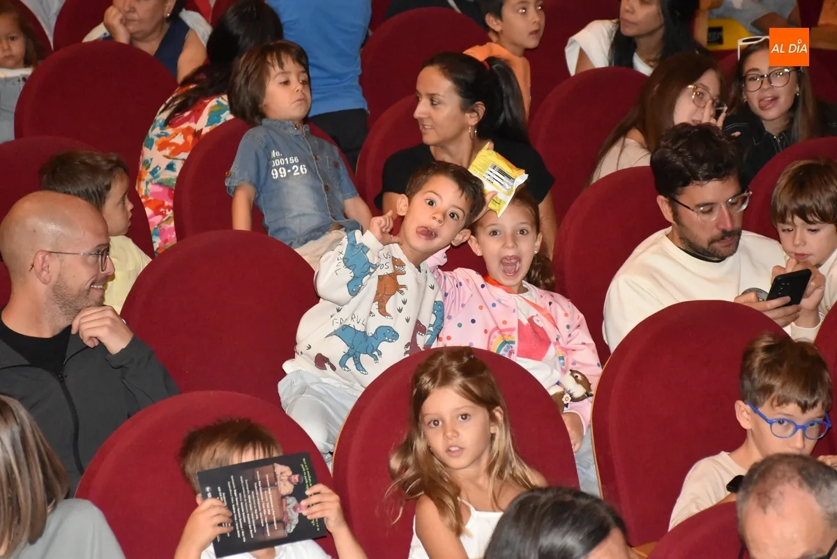 Foto 10 - Dos divertidos comediantes relatan el &lsquo;Maleficio del brujo&rsquo; para abrir el bloque infantil de la Feria