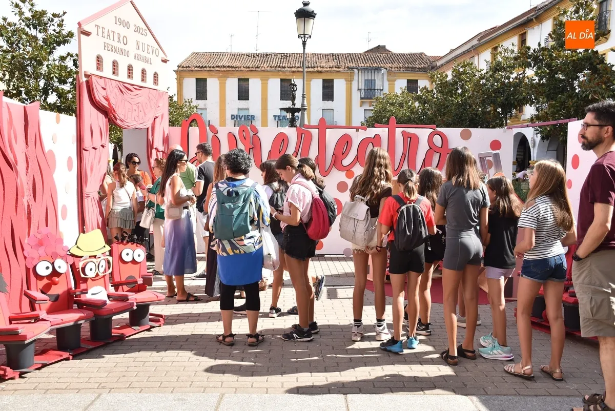 Foto 2 - L@s ni&ntilde;@s empieza a festejar con atracciones incluidas los 125 a&ntilde;os del Teatro Nuevo