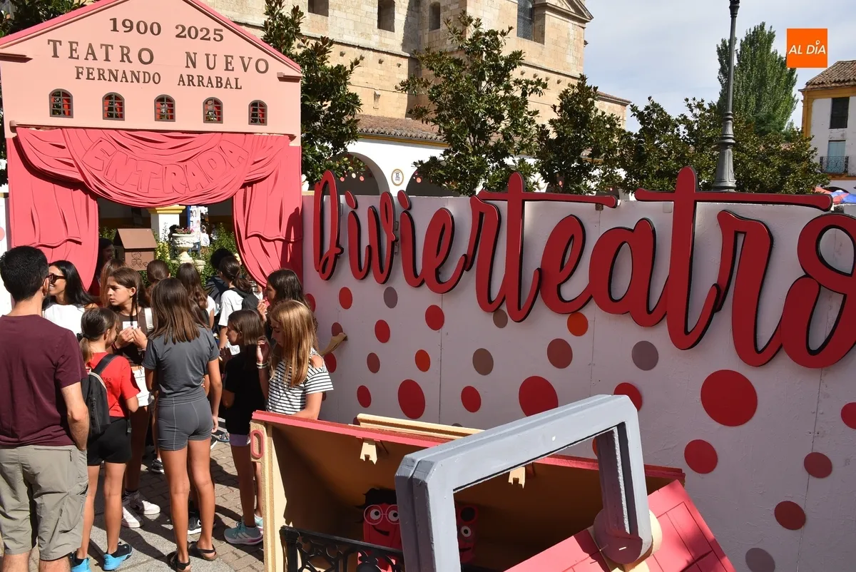 Foto 6 - L@s ni&ntilde;@s empieza a festejar con atracciones incluidas los 125 a&ntilde;os del Teatro Nuevo