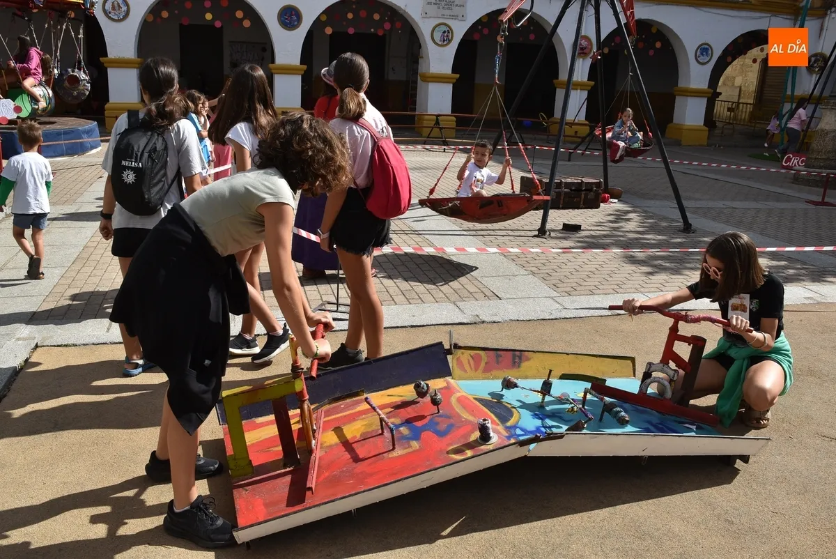 Foto 10 - L@s ni&ntilde;@s empieza a festejar con atracciones incluidas los 125 a&ntilde;os del Teatro Nuevo