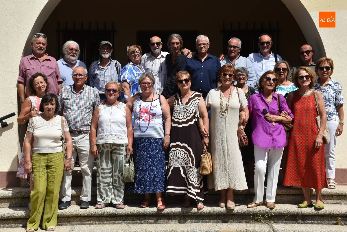 Foto 2 - La &uacute;nica promoci&oacute;n mixta de Magisterio de las Teresianas se re&uacute;ne medio siglo despu&eacute;s de acabar