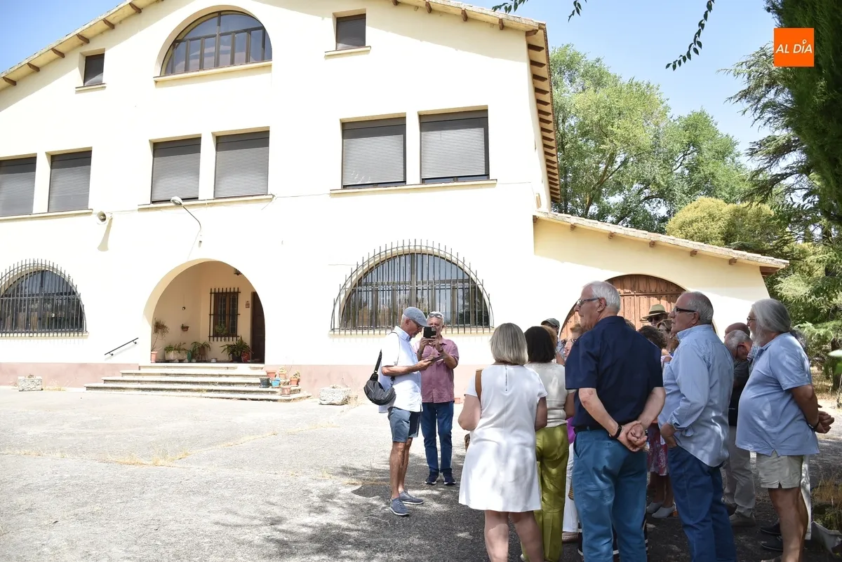 Foto 6 - La &uacute;nica promoci&oacute;n mixta de Magisterio de las Teresianas se re&uacute;ne medio siglo despu&eacute;s de acabar