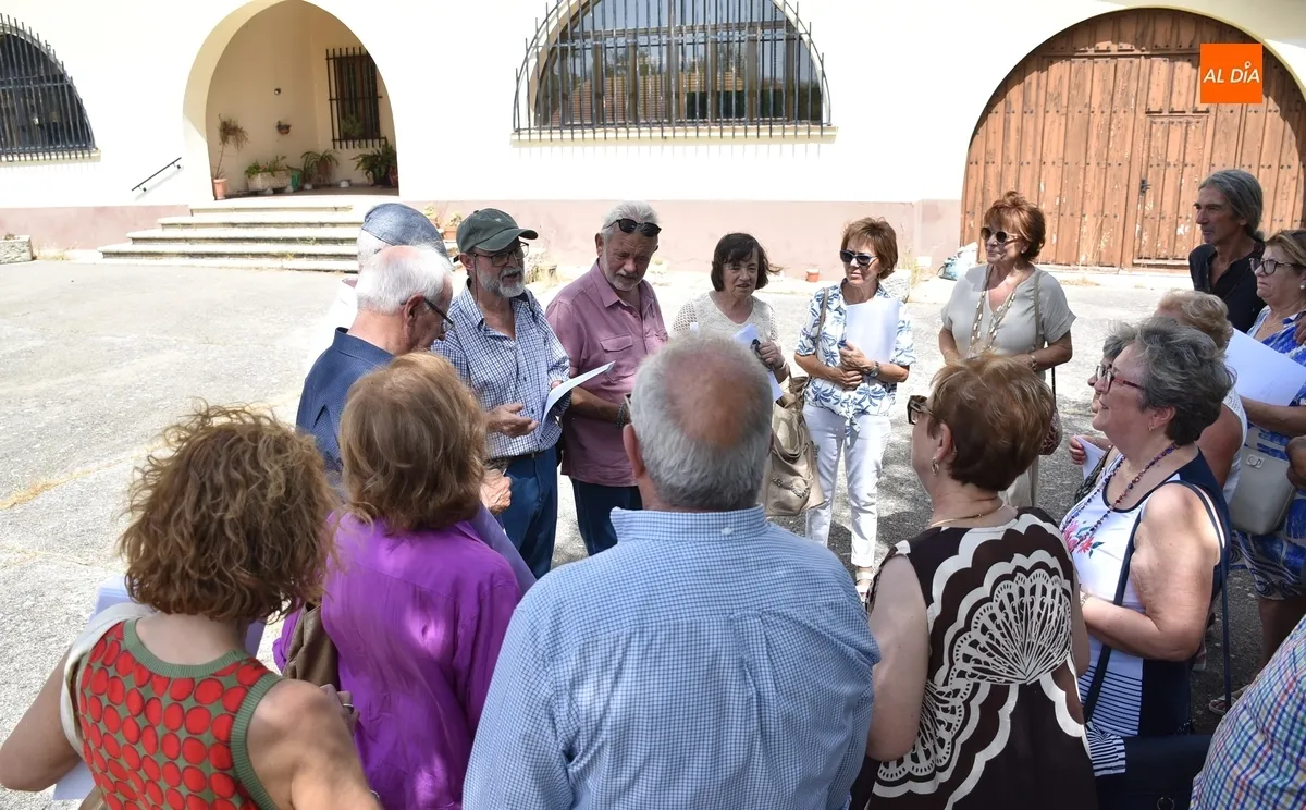 Foto 9 - La &uacute;nica promoci&oacute;n mixta de Magisterio de las Teresianas se re&uacute;ne medio siglo despu&eacute;s de acabar