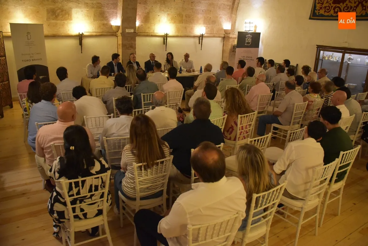 Foto 11 - Lleno en el novedoso coloquio previo al Concurso de Faenas y Doma de Campo