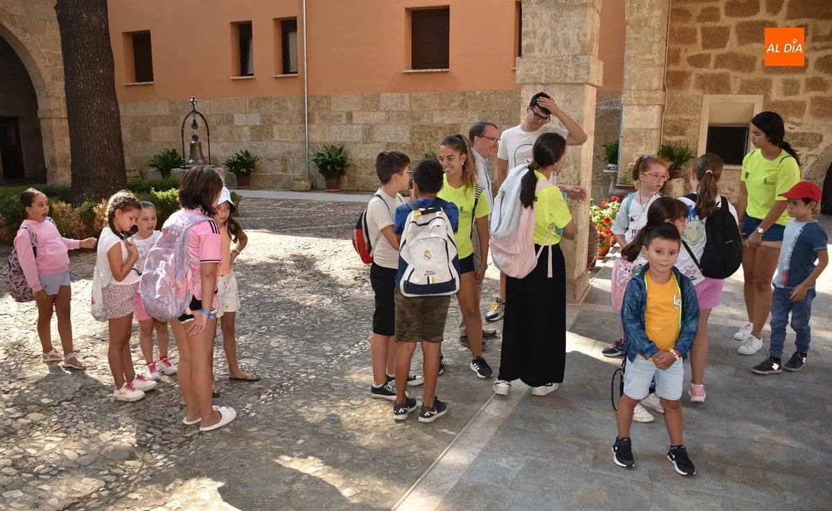 Foto 6 - Los participantes en Conciliamos descubren por dentro el Palacio Episcopal
