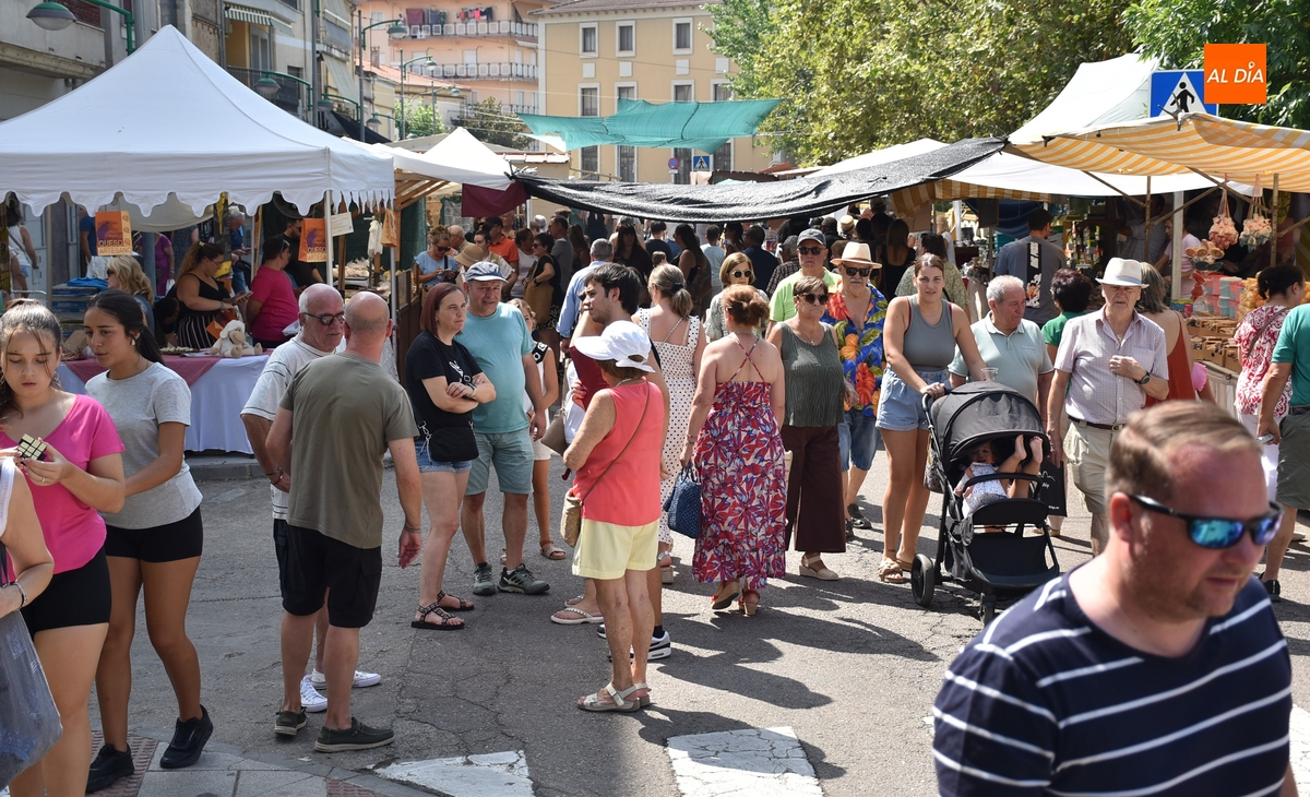 Fantástico ambiente pese al fuerte calor en un Martes Chico que recupera las cifras de puestos prepandemia
