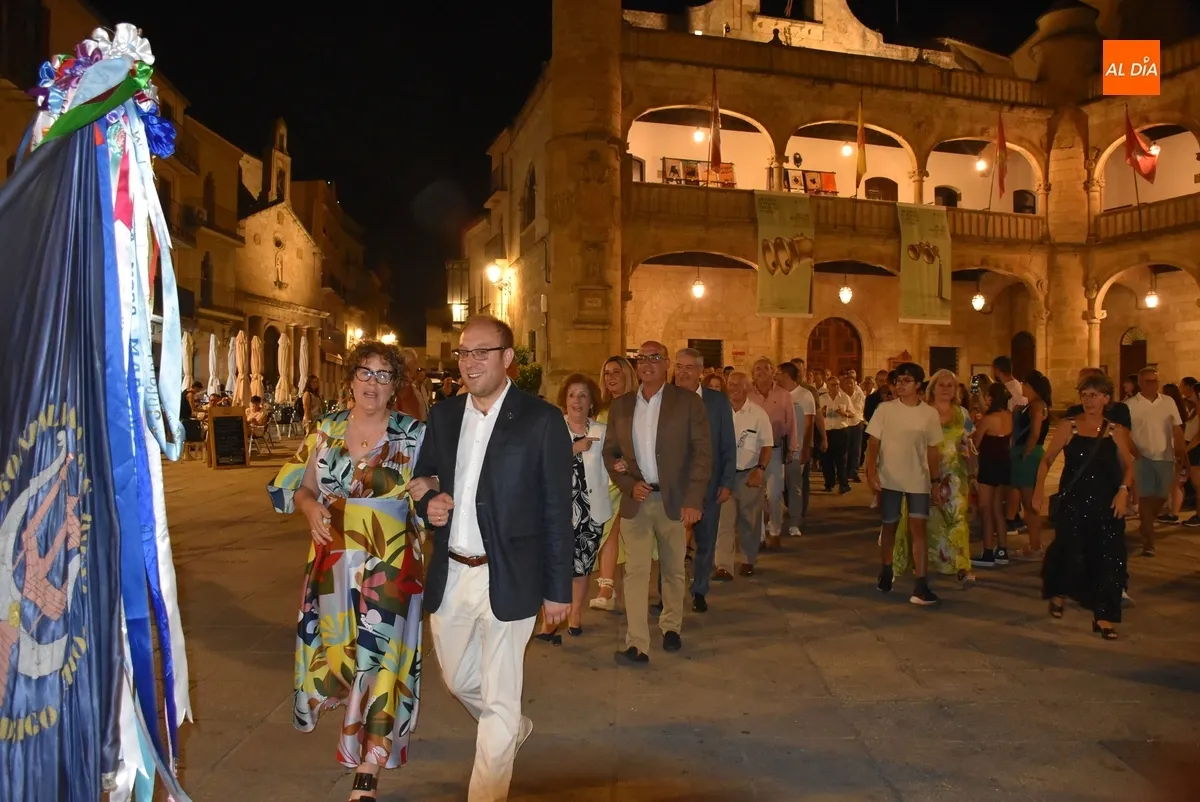 Foto 9 - Silvia Garc&iacute;a Rojo y la familia Acosta Rubio protagonizan el caluroso arranque del Martes Mayor