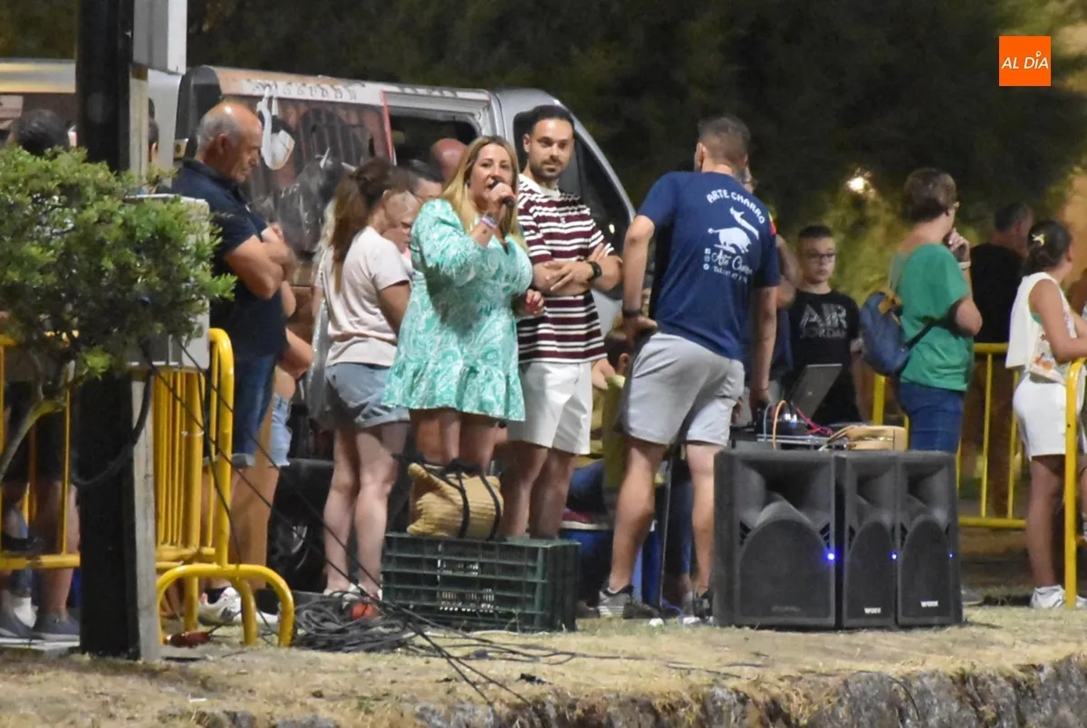 Foto 2 - Los fosos viven una nueva noche de competici&oacute;n y risas con victoria final del equipo naranja