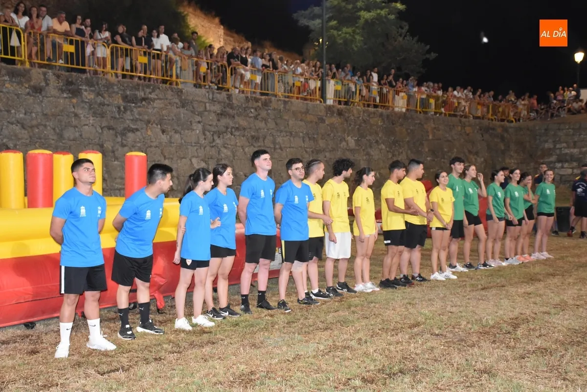 Foto 8 - Los fosos viven una nueva noche de competici&oacute;n y risas con victoria final del equipo naranja
