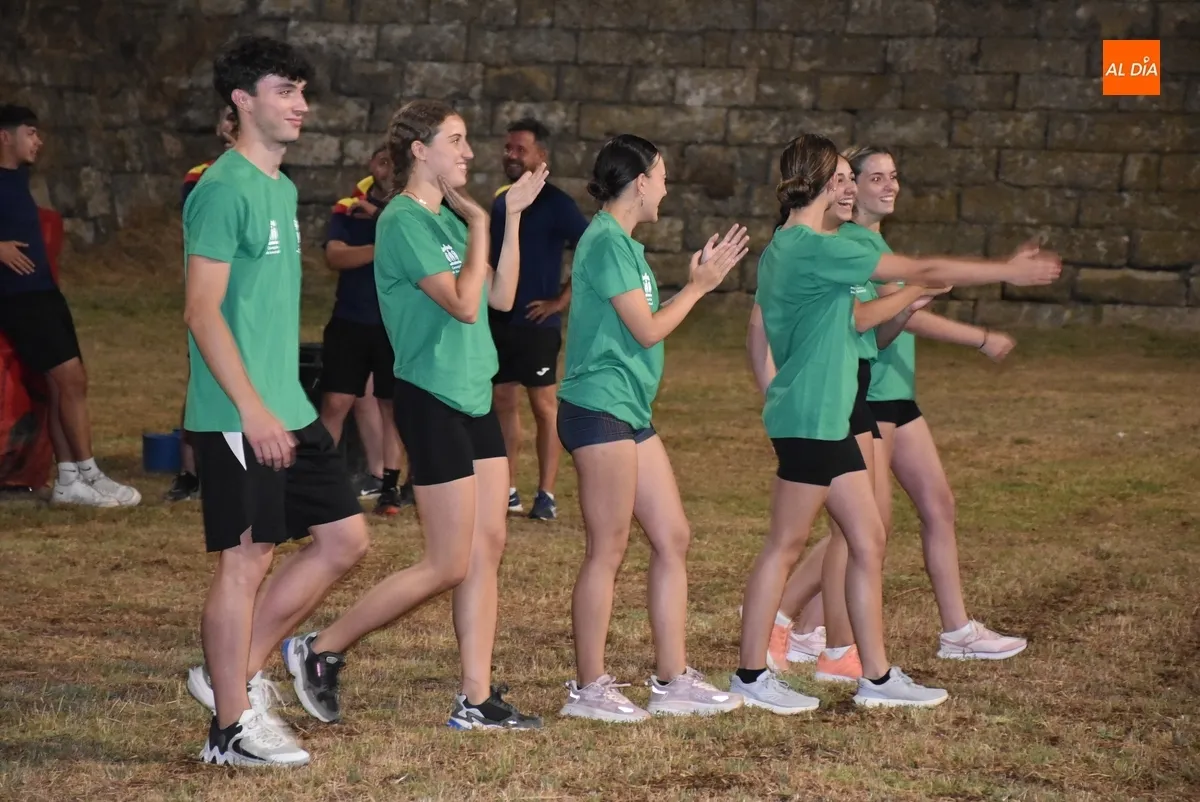 Foto 9 - Los fosos viven una nueva noche de competici&oacute;n y risas con victoria final del equipo naranja