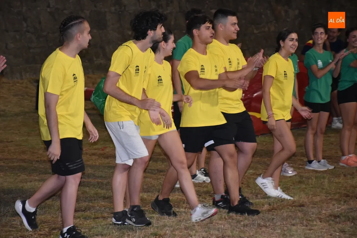 Foto 10 - Los fosos viven una nueva noche de competici&oacute;n y risas con victoria final del equipo naranja