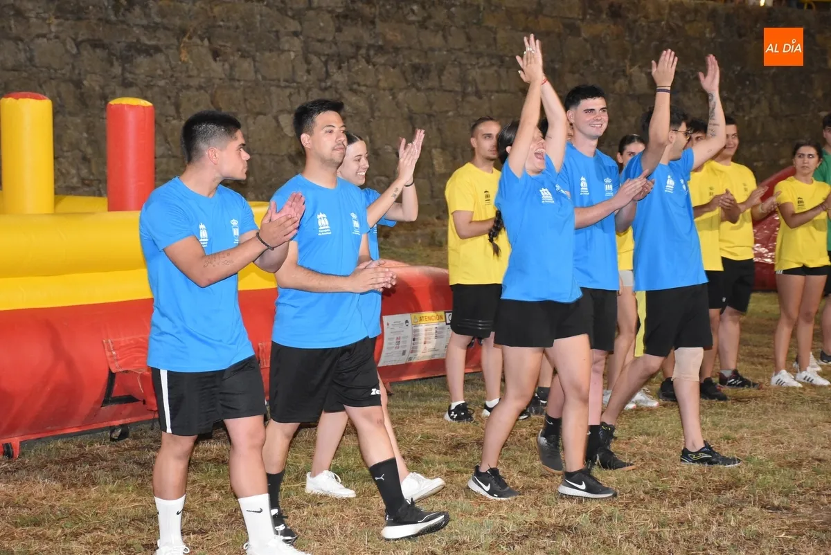 Foto 11 - Los fosos viven una nueva noche de competici&oacute;n y risas con victoria final del equipo naranja