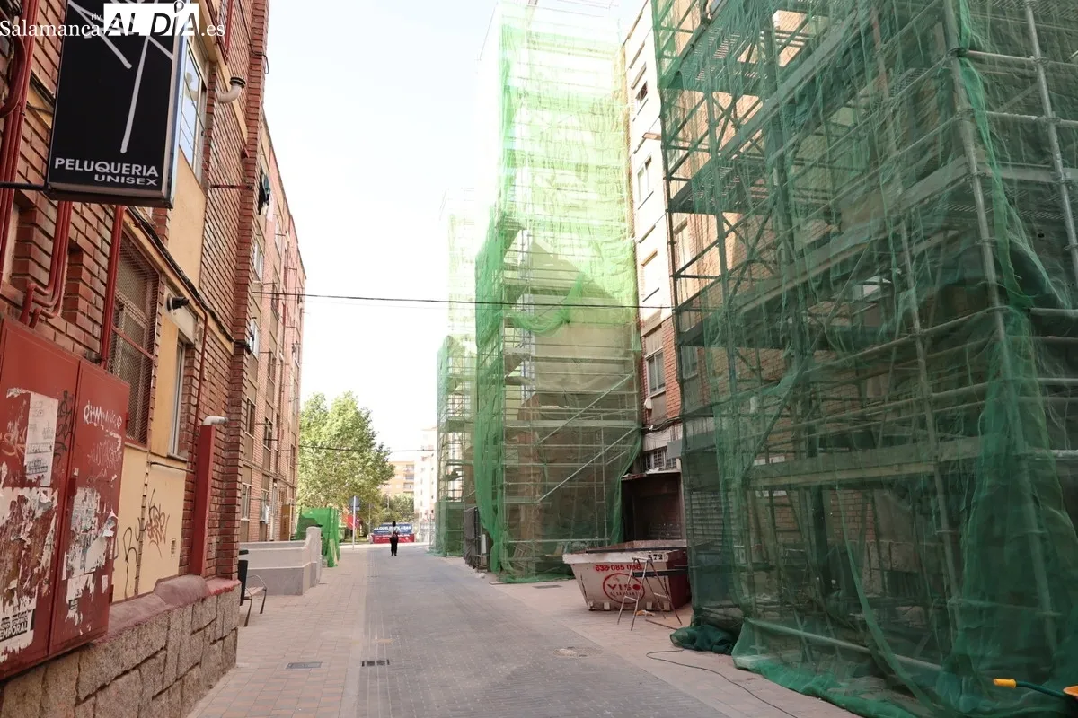 Obras para la urbanización de las calles del Entorno Residencial de Rehabilitación de Gladiolos. Fotos de David Sañudo