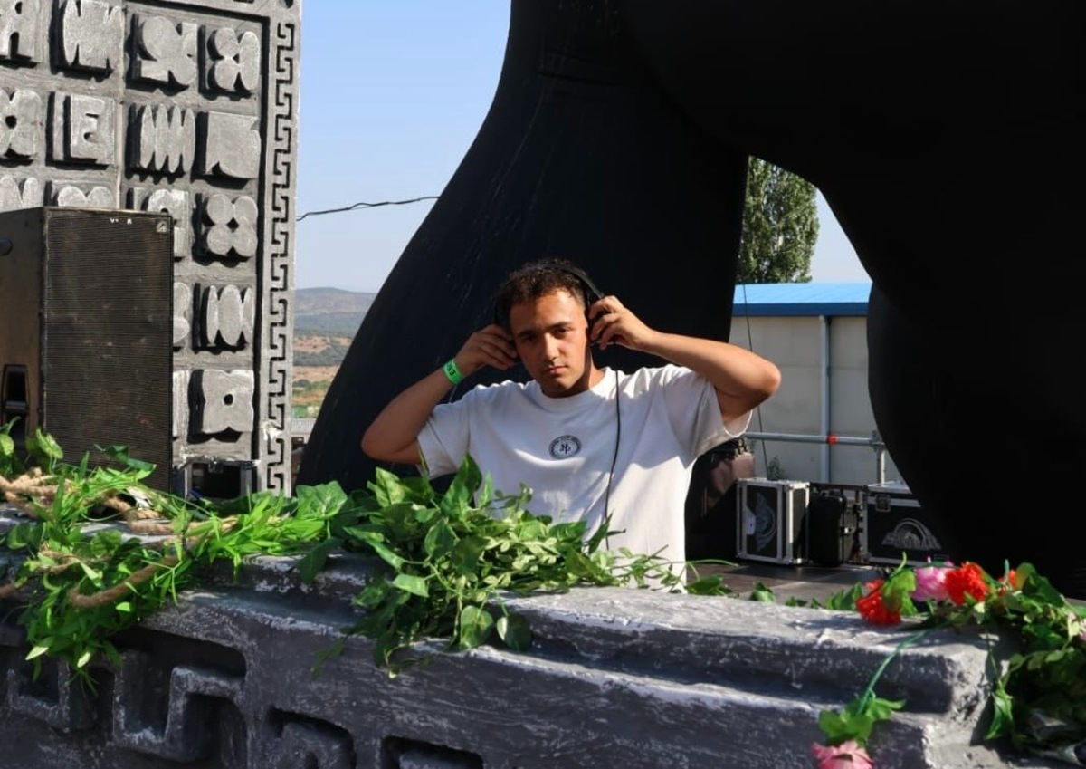 DJ Mon: el DJ que compagina música y sanidad