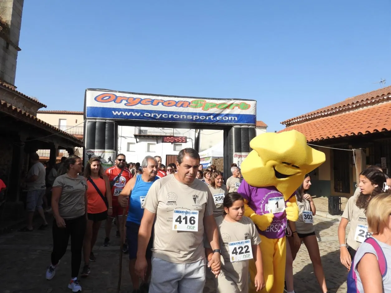 Foto 16 - El Cabaco se vuelca con la solidaridad y el deporte en su primera Carrera Popular a favor de Aerscyl