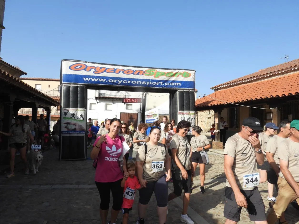 Foto 14 - El Cabaco se vuelca con la solidaridad y el deporte en su primera Carrera Popular a favor de Aerscyl