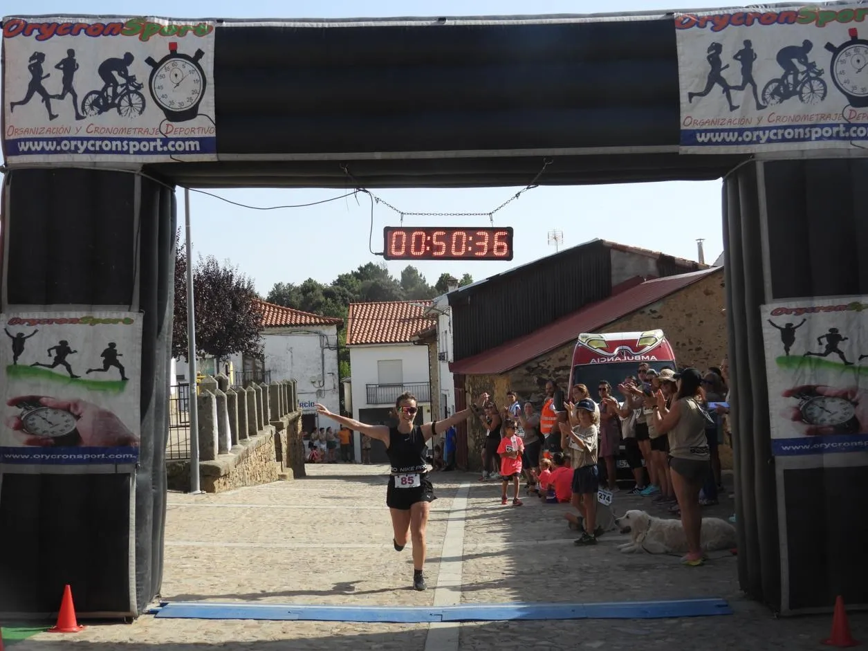 Foto 7 - El Cabaco se vuelca con la solidaridad y el deporte en su primera Carrera Popular a favor de Aerscyl