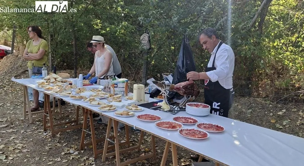 Cortador de jamón en las actividades previas a las fiestas de Cantaracillo