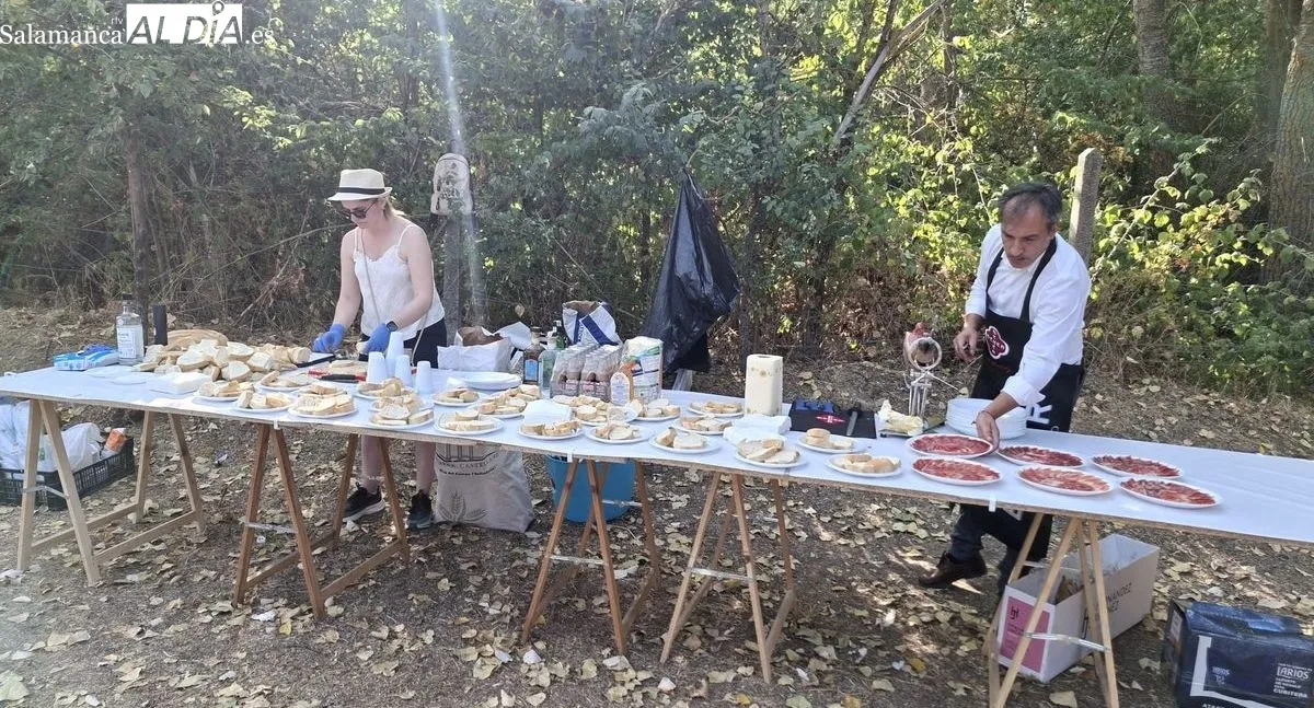 Cortador de jamón en las actividades previas a las fiestas de Cantaracillo