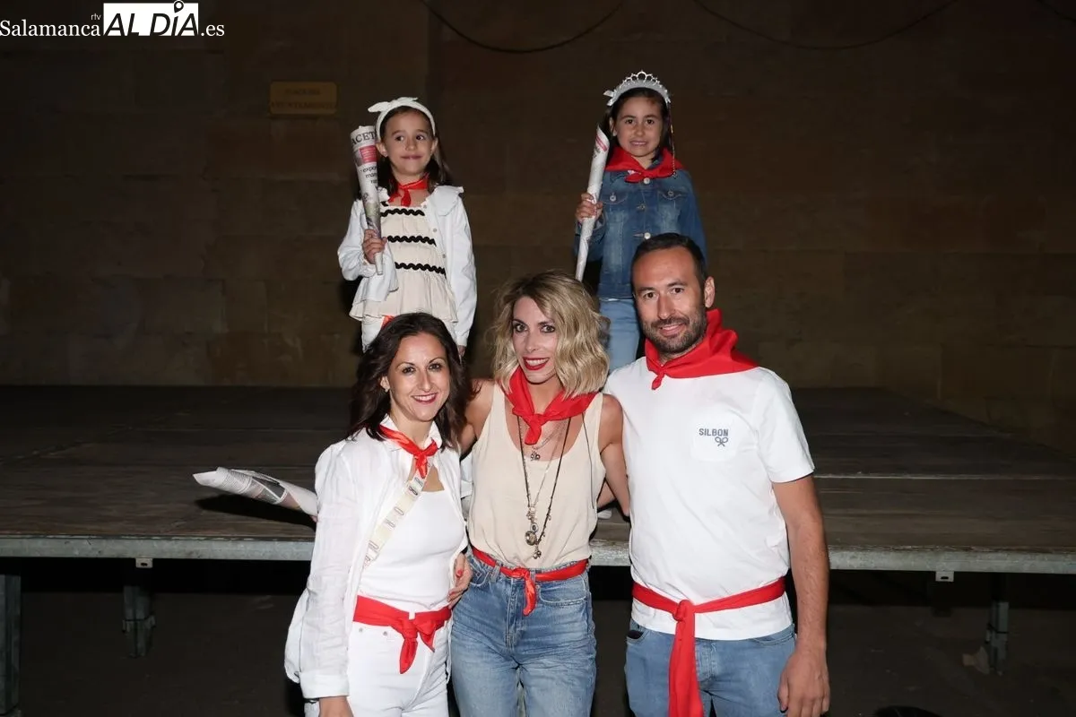 Disfraces y charanga toman las calles de La Vellés para dar la bienvenida a sus fiesta | FOTOS: David Sañudo 