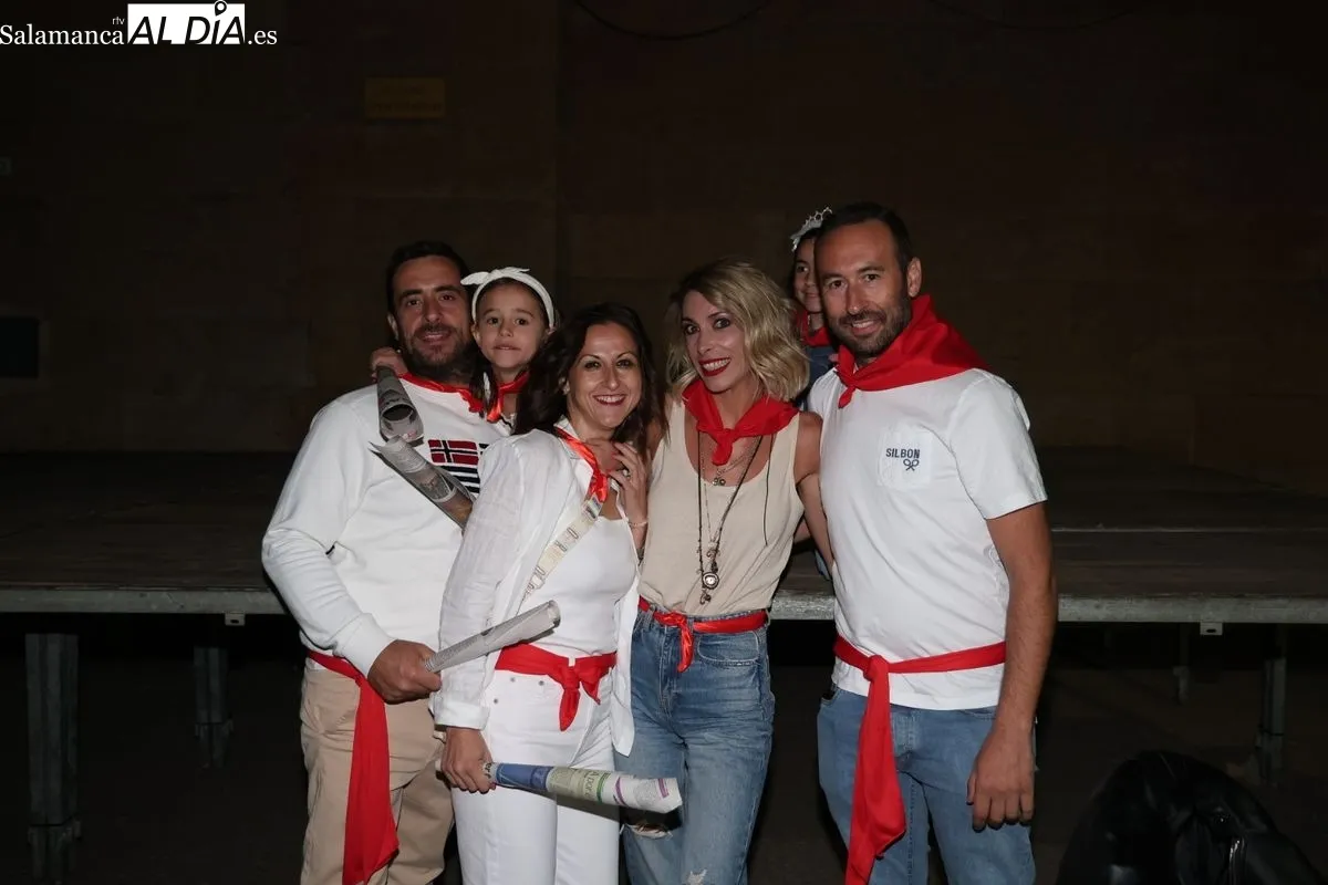 Disfraces y charanga toman las calles de La Vellés para dar la bienvenida a sus fiesta | FOTOS: David Sañudo 