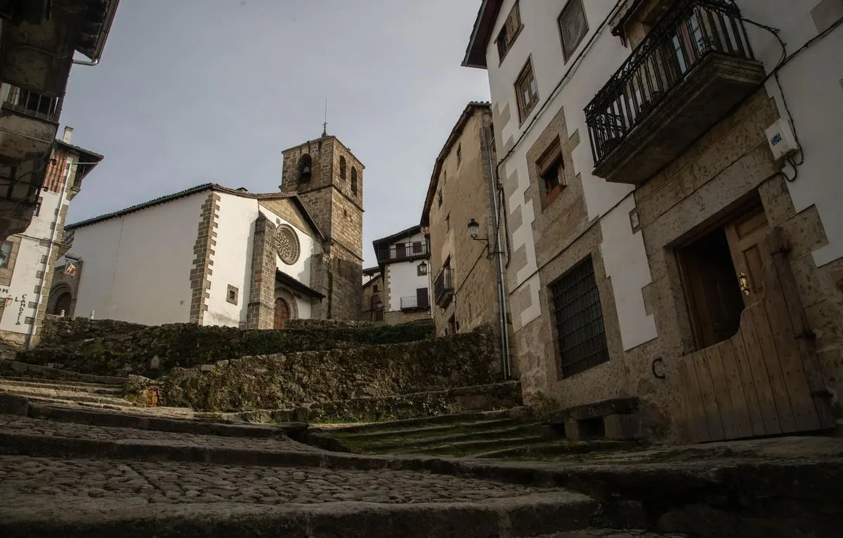 Una de las calles de Candelario. Foto Ayuntamiento de Candelario
