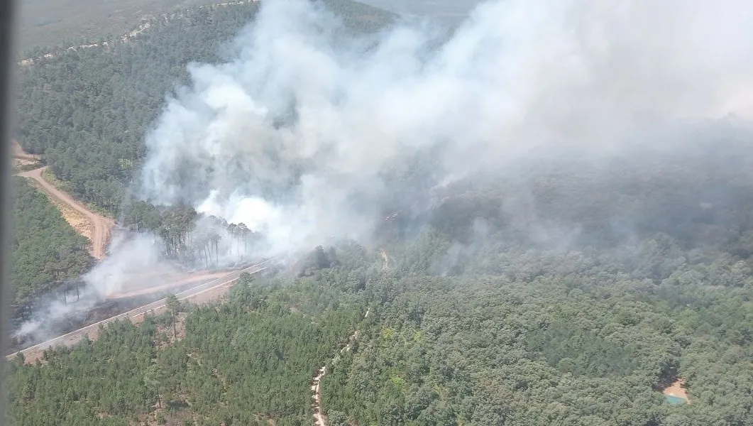 Foto 4 - El incendio de &Iacute;ndice 2 de Gravedad Potencial obliga a evacuar El Payo