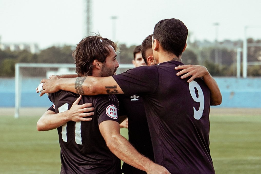 El Salamanca UDS golea a la Arandina (0-4)